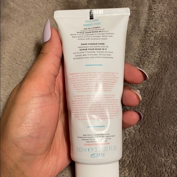 AHA facial scrub - Picture 2 of 3